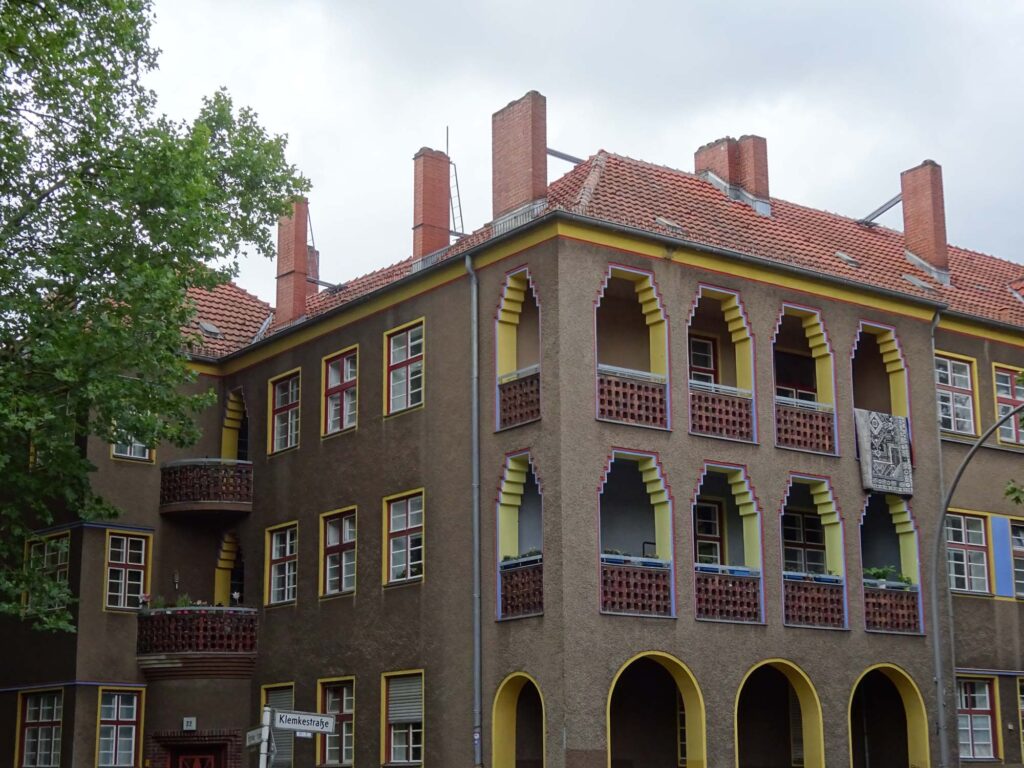Wer eine abwechslungsreiche Tour ohne große Steigungen sucht und dabei viel Grün und Wasser erleben möchte, wird diese Radtour durch Reinickendorf lieben.
