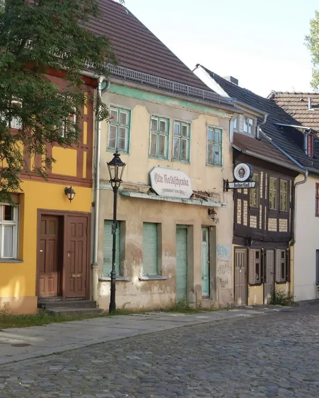 #fahrradfreitag 🚲🏰

Heute: Spandau

🏞 42 km
🧭 4 h

Ich war schon mehrfach in der Altstadt Spandau, auch auf Eiswerder und in der Zitadelle. Ich wollte mich aber mal ein wenig mehr in diesem großen Bezirk umsehen 👀🚲 Abschließend kann man sagen, dass sich auf einer Radtour durch Spandau der Bezirk erst fernab der Altstadt von seiner schönsten Seite zeigt 🏡 Es gibt tolle Wohnviertel, viel Natur sowie Seen und Flüsse soweit das Auge reicht. Toll! 

#Spandau #Fahrradfreitag #RadtourBerlin #UnterwegsInBerlin #ZitadelleSpandau