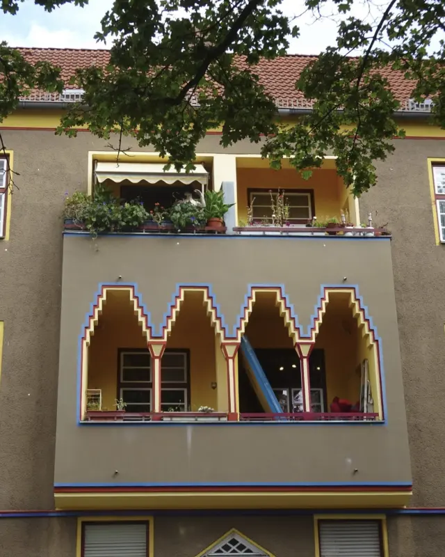 #fahrradfreitag – jeden Freitag eine neue Radtour 🚲⁠⁠⁠⁠⁠⁠⁣

Heute: Von Rosenthal nach Heiligensee 
🏞 ca. 22 km
🧭 1.5 h

Diese Tour zeigt einmal mehr, wie vielfältig Berlin sein kann. Sie verbindet Geschichte auf dem Berliner Mauerweg mit den historischen Ortskernen von Reinickendorf und Tegel, führt durch den Tegeler Forst und bietet mit den Abschnitten entlang der Havel einige der schönsten Landschaften im Norden der Stadt 🏡💦

Wer eine abwechslungsreiche Tour ohne große Steigungen sucht und dabei viel Grün🌳, Wasser und Berliner Geschichte erleben möchte, wird an dieser Strecke seine Freude haben 😄

FAHRRADFAHREN IN BERLIN | RADTOUR | UNTERWEGS IN BERLIN | AUSFLÜGE | BERLIN | REINICKENDORF