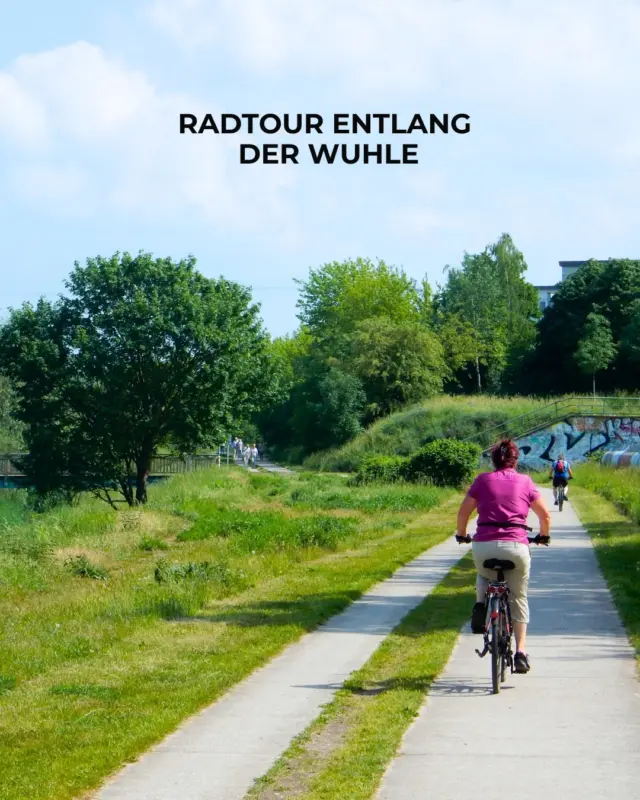 #fahrradfreitag – jeden Freitag eine neue Radtour 🚲

Heute: Wuhletalweg
🏞 ca. 21 km
🧭 ca. 1,5 h

Die Wuhle ist ein kleiner Fluss, der sich durch den Berliner Osten schlängelt – und an seinem Ufer lässt sich wunderbar Fahrrad fahren 🌿🚲

Die Tour führt durch grüne Landschaften, vorbei an Parks und durch das Wuhletal. Besonders schön finde ich den Kontrast: Auf der einen Seite die typische Berliner Stadtlandschaft, auf der anderen Seite überraschend viel Natur 💚

Eine tolle Tour, wenn Du Berlin einmal von seiner grünen Seite kennenlernen möchtest. Wer will, kann dir Tour auch noch verlängern entlang des Europaradweges R1 bis nach Erkner.

WUHLE | RADTOUR | BERLIN | MARZAHN